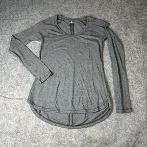 Calla by Carrie Underwood Shirt Womens Medium Gray Athleisure Stretch Tee